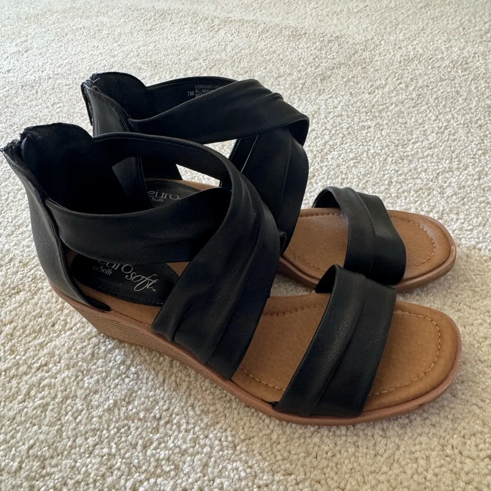 🖤Eurosoft Black Faux Leather Brown Wedge Sandals 🖤 - Picture 3 of 10